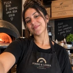 Mariana, perfil ilustrativo da Forno & Lenha Pizzaria